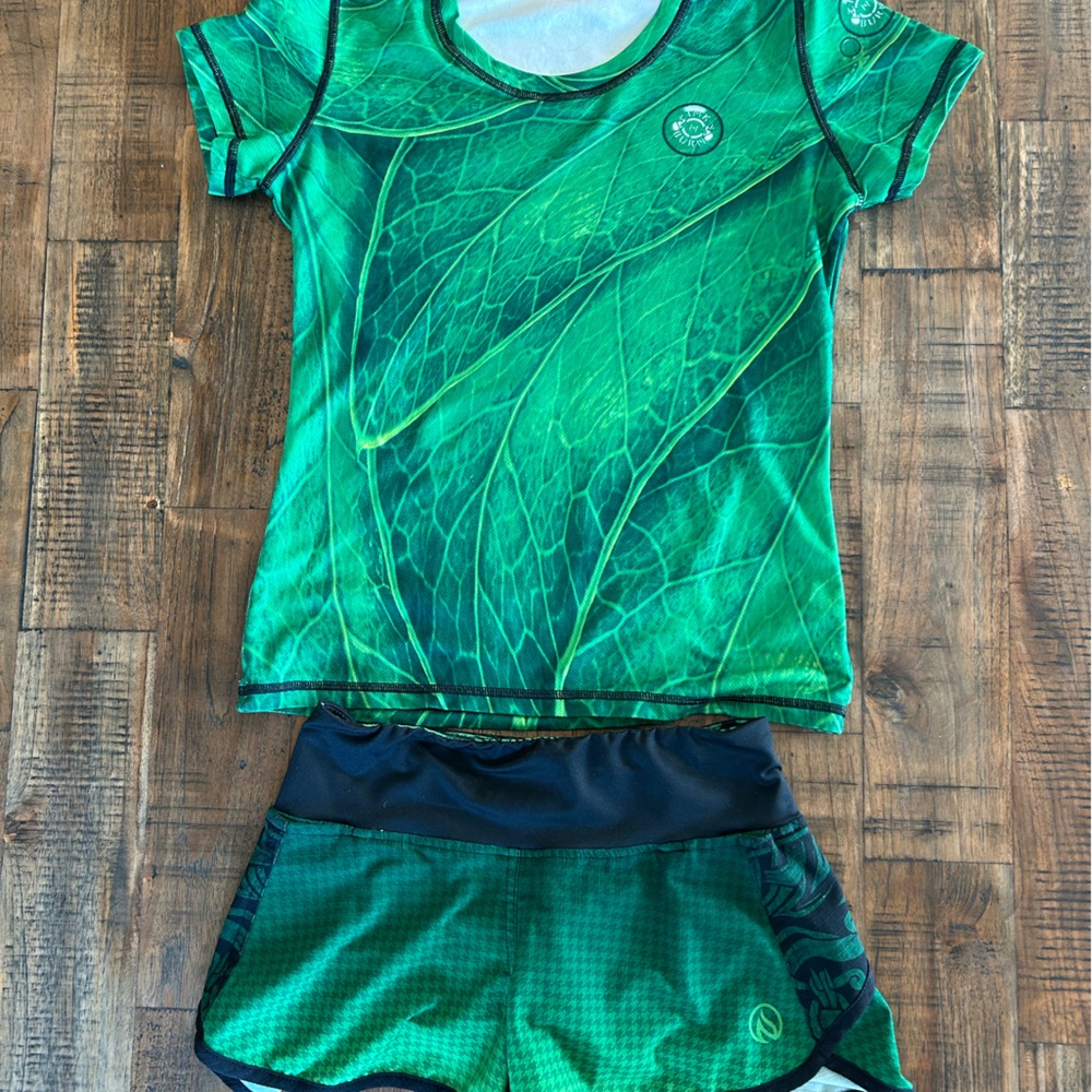 INKnBURN vintage women’s tech shirt and running shorts!